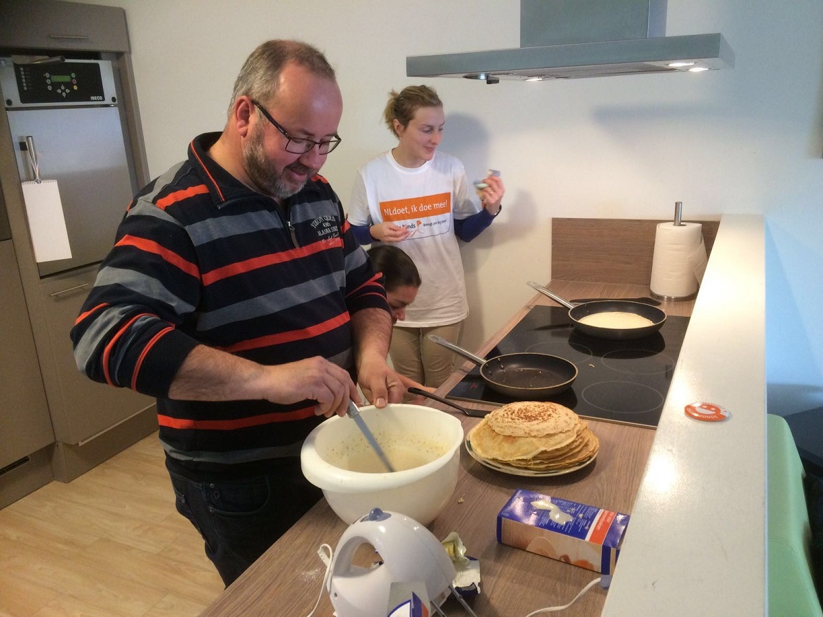 CU Schouwen-Duiveland helpt pannenkoeken bakken